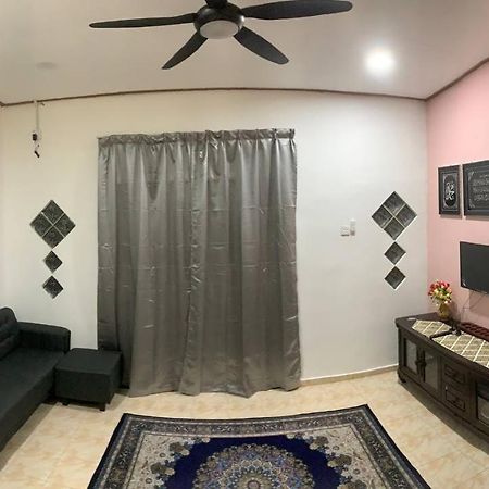 Lavender Homestay Desa Chendering 3 Bedrooms 쿠알라트렝가누 외부 사진