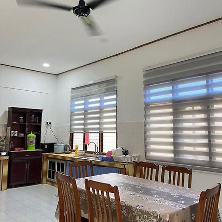 Lavender Homestay Desa Chendering 3 Bedrooms 쿠알라트렝가누 외부 사진