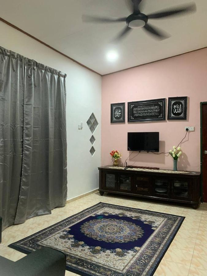 Lavender Homestay Desa Chendering 3 Bedrooms 쿠알라트렝가누 외부 사진