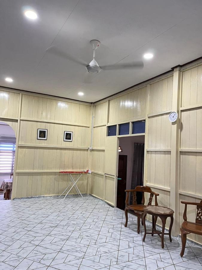 Lavender Homestay Desa Chendering 3 Bedrooms 쿠알라트렝가누 외부 사진